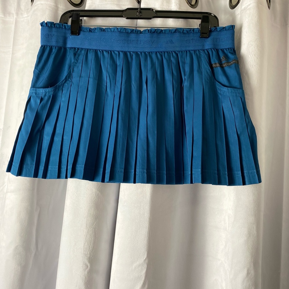 STELLA pleated skirt.